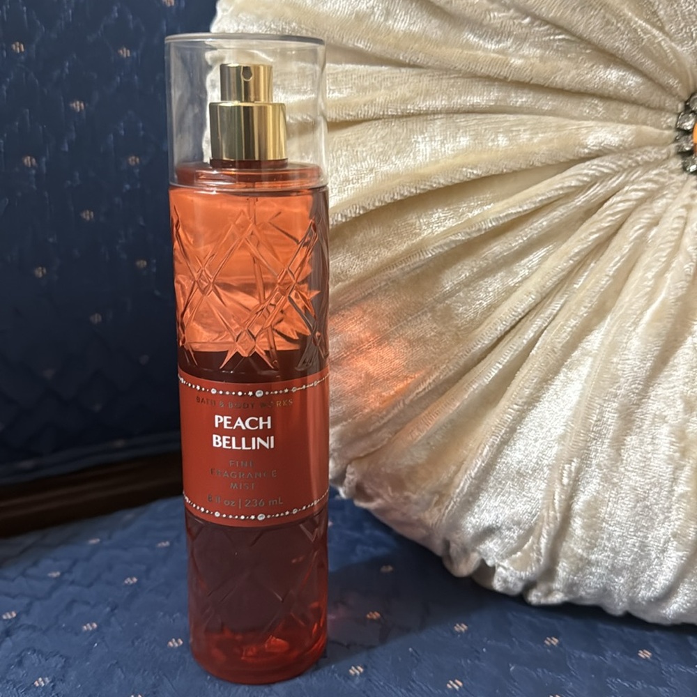 BATH & BODY WORKS SET. . . PEACH BELLINI SCENT - Picture 3 of 6